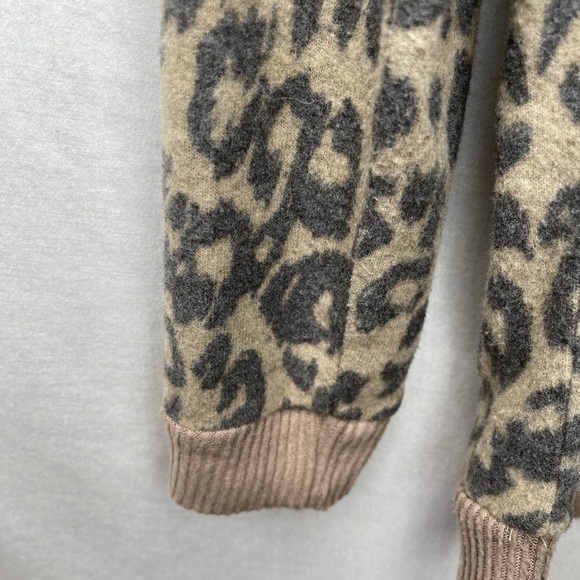 MOONDANCE Tan and Grey Leopard Print Crewneck Lightweight Sweater Size Small - Picture 4 of 8